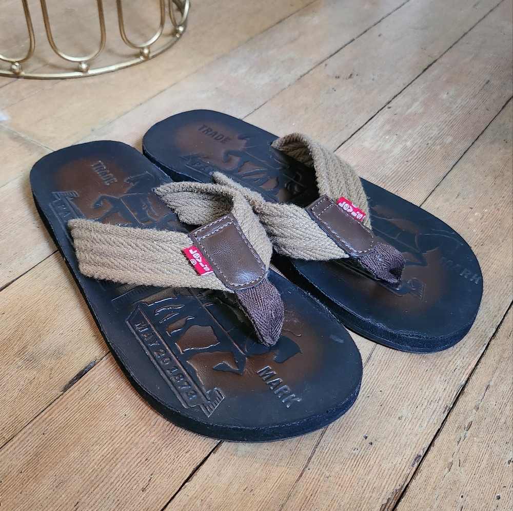 Levi's Flip Flops/Sandals